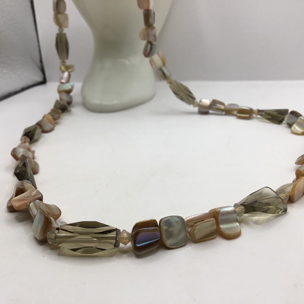 Mother of Pearl (MOP) Shell & Glass Bead Necklace - Picture 5 of 8